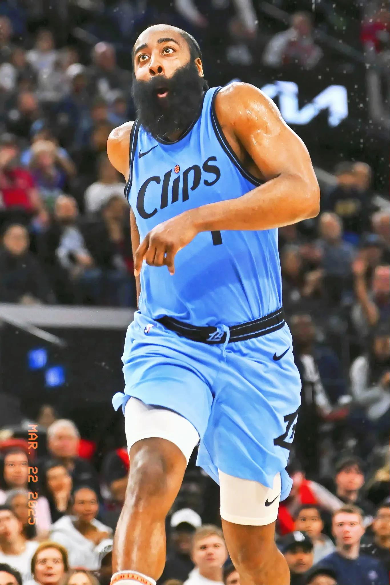 火箭战胜灰熊，哈登砍下32分