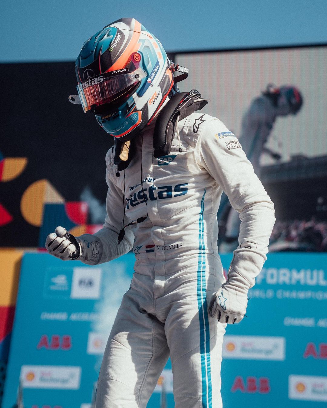 赛车球员突破自我，表现堪称完美