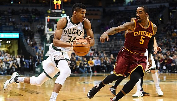 深圳队力克骑士，浓眉哥统治全场