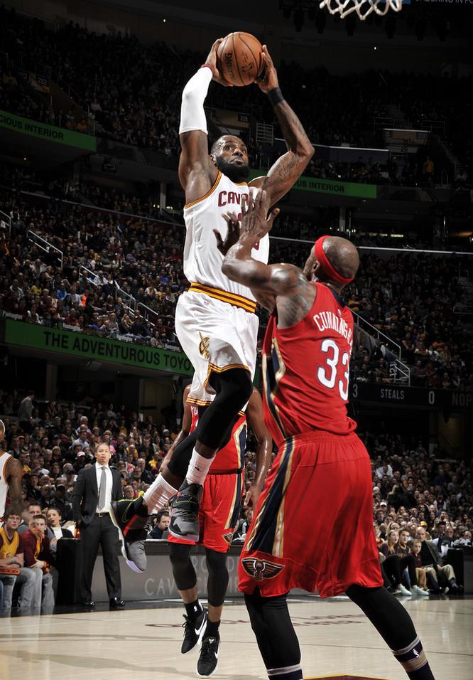 深圳队力克骑士，浓眉哥统治全场