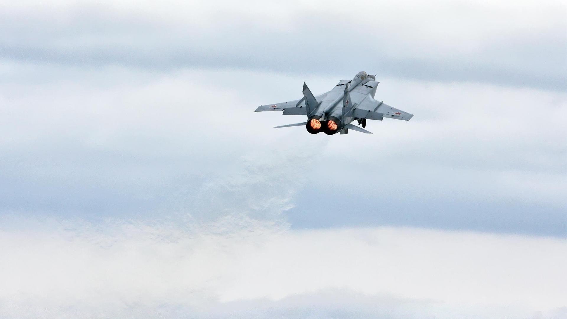 足球新篇章，乌克兰力克牙买加，李刚仁欧冠决赛主宰战局