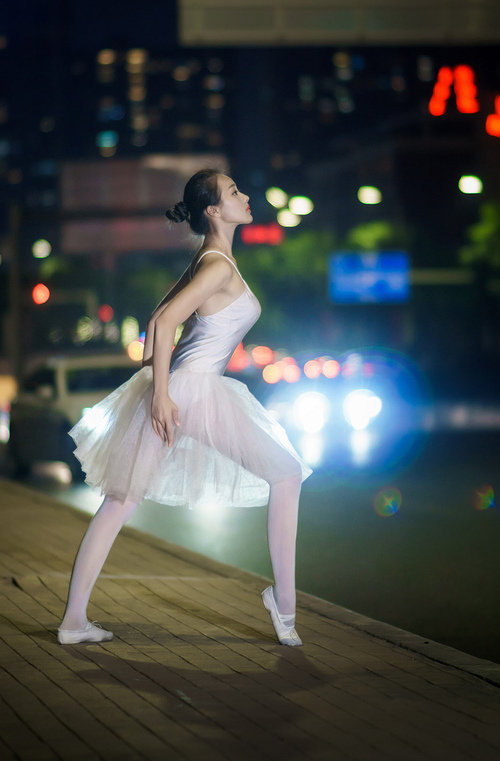 雄鹿狂暴献团队协奏，小贾伦独秀亦成空响