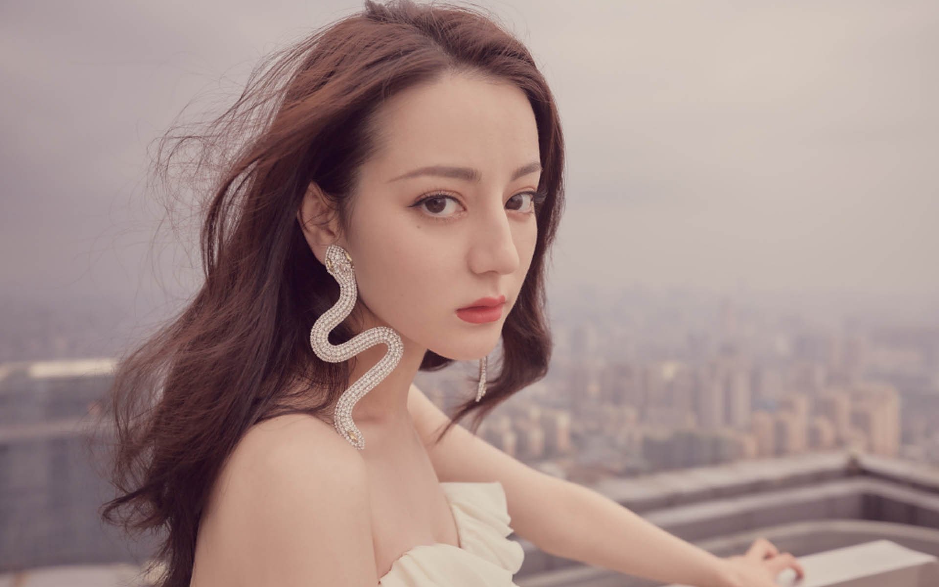 铁骑踏碎悬念，王座静待主宰，两种统治力，一个篮球新时代