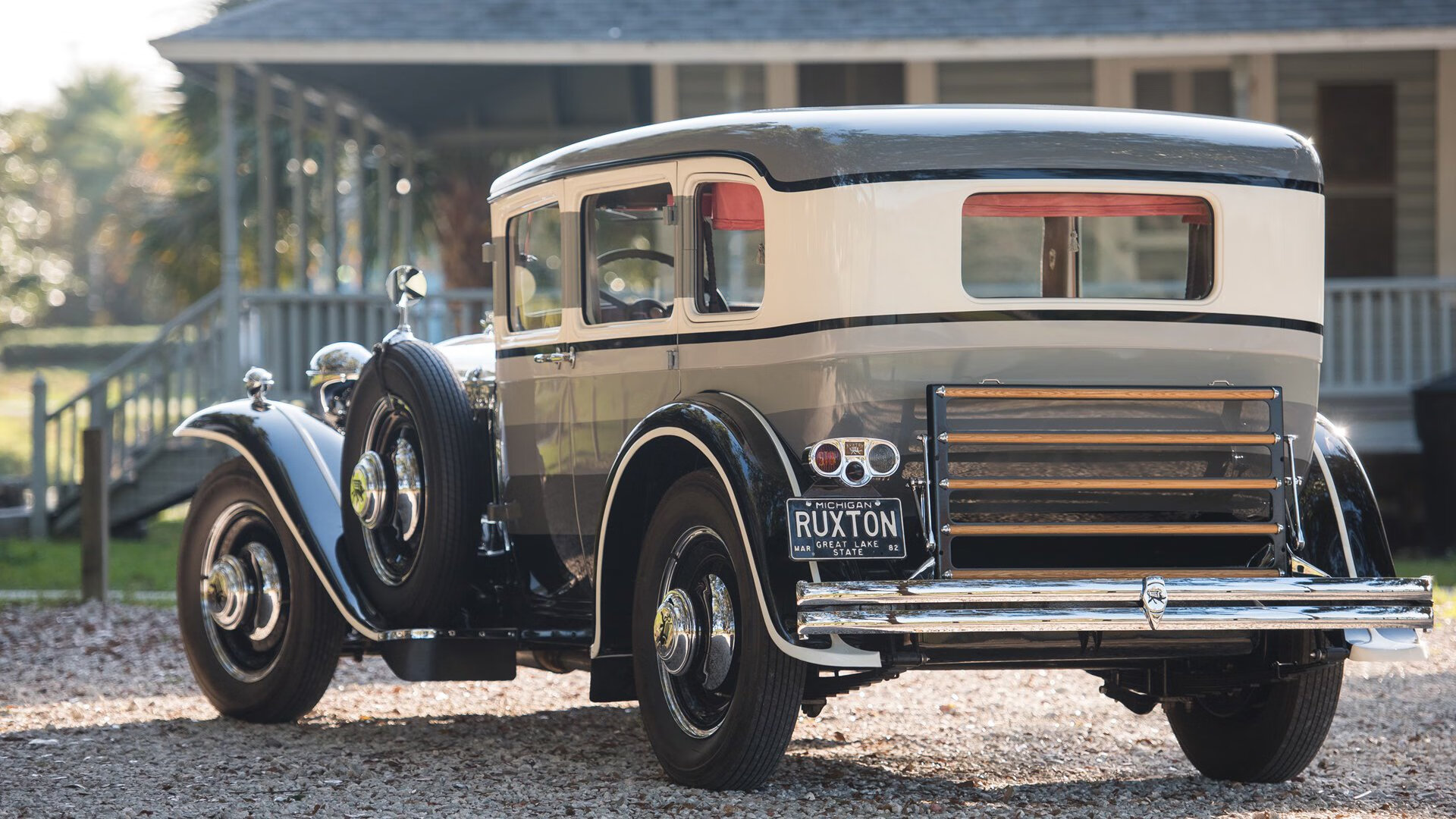 铁骑踏碎悬念，王座静待主宰，两种统治力，一个篮球新时代