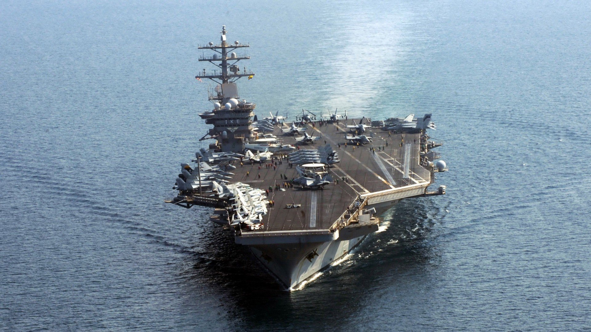 双重奏鸣，F1新赛季揭幕战燃起速度烽火，巴萨稳操胜券轻取塞维利亚