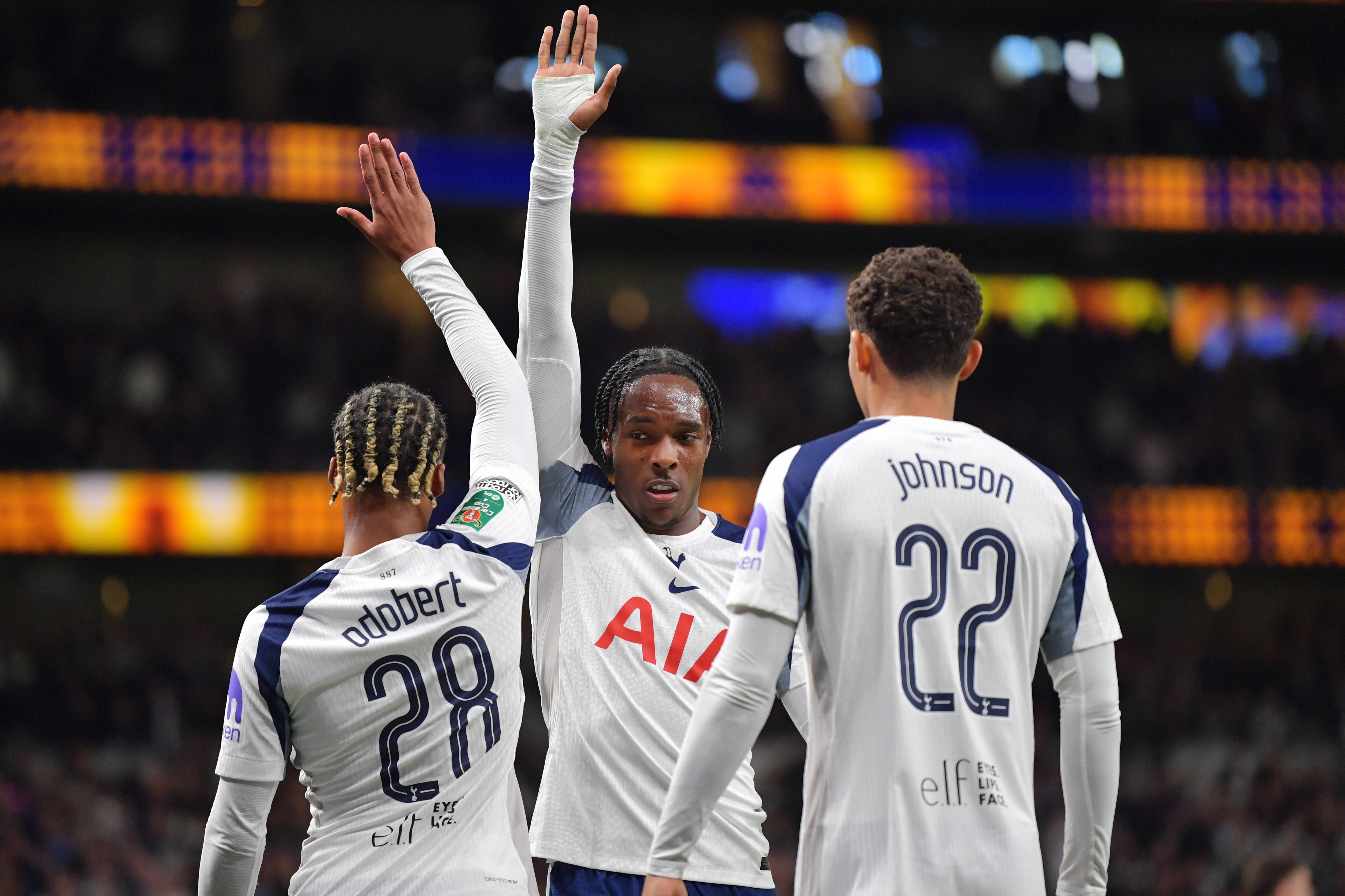 英超争冠焦点战，马刺强压尼克斯