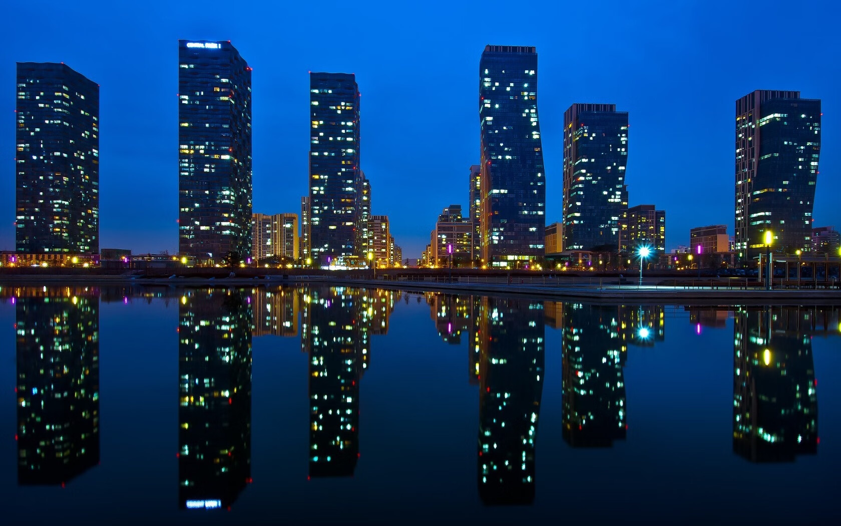 范弗利特38+15上演上海时刻，大鲨鱼掀翻卫冕冠军重塑联赛格局